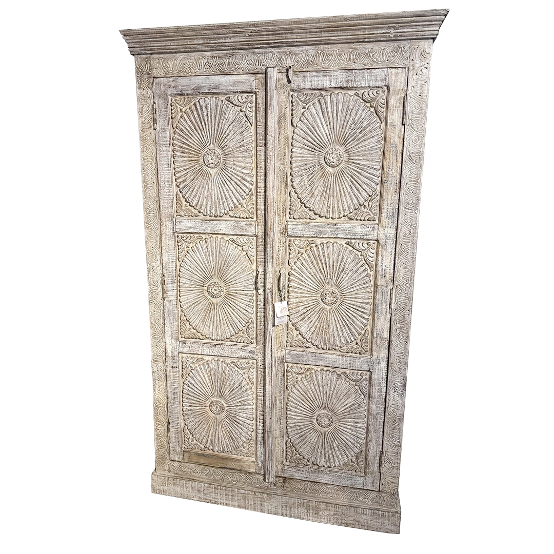 Armario de madera Beige Tallado - madera en beige - Kambora Colombia